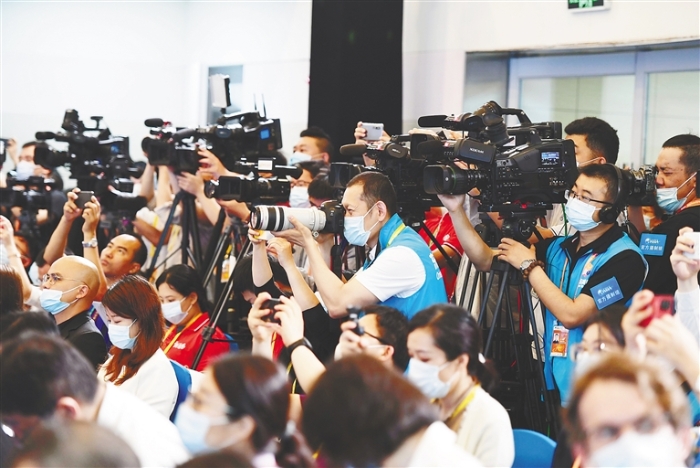 媒体报道宝妈称奶奶误用白酒给满月婴儿冲奶粉院方回应